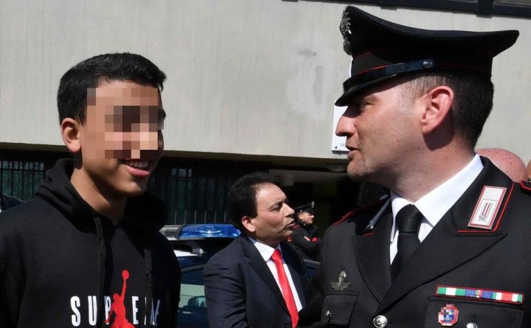 Fallito attentato su bus, “il piccolo eroe” Ramy attende come premio la cittadinanza italiana