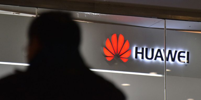Cina, le accuse a Huawei sono “prive di fondamento”