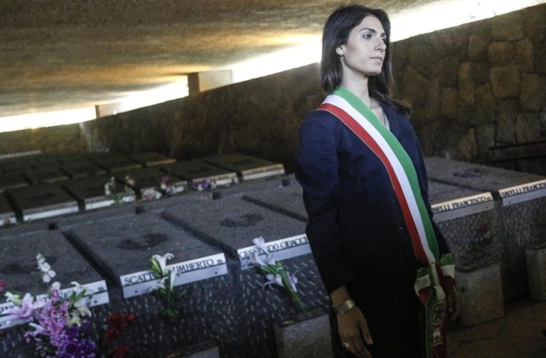 Fosse Ardeatine: Raggi, memoria fondamento di un futuro consapevole e democratico