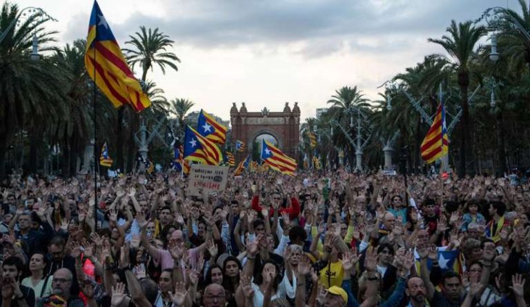 Barcellona, corteo degli indipendentisti catalani