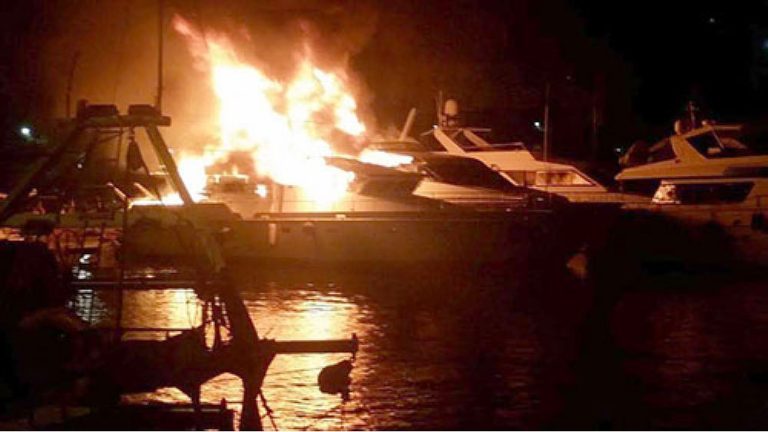 Lago d’Iseo, distrutte dalle fiamme alcuni imbarcazioni al porto Ponecla di Predore