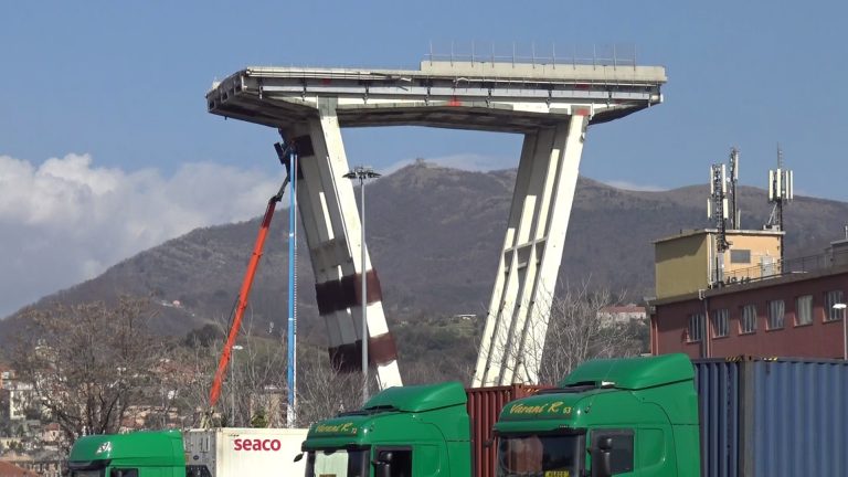 Genova, non saranno utilizzate le cariche esplosive per demolire la pila 8 del ponte Morandi