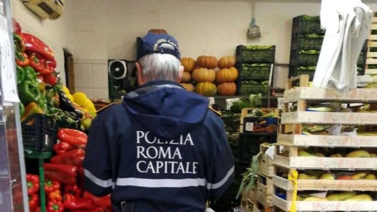 Frutterie al setaccio nella Capitale, sequestrata una tonnellata di merce