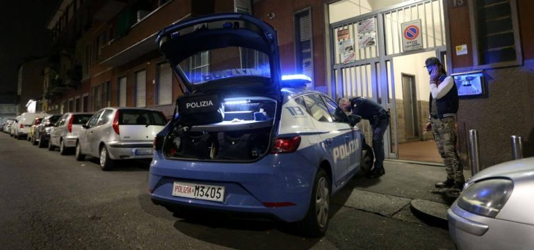 Torino, rinvenuto il cadavere di un uomo in uno scantinato. Indaga la polizia