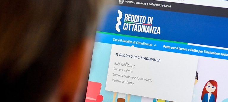 Reddito di cittadinanza, se se vincono più di 6mila euro non si ha più diritto a richiederlo