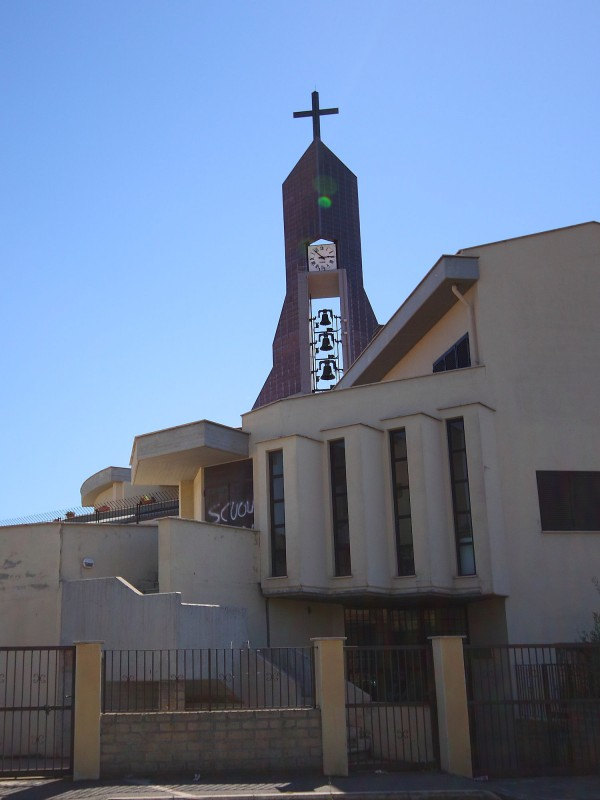 Piazza Almirante: la parrocchia  del Sacro Cuore “Senza Parole”