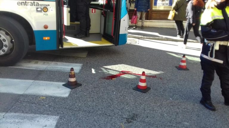Trieste, morta una 63enne investita da un autobus