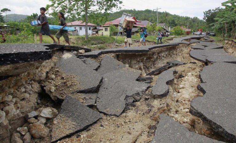 Filippine: forte scossa di terremoto di magnitudo 6.3. Crollati due edifici, morte cinque persone