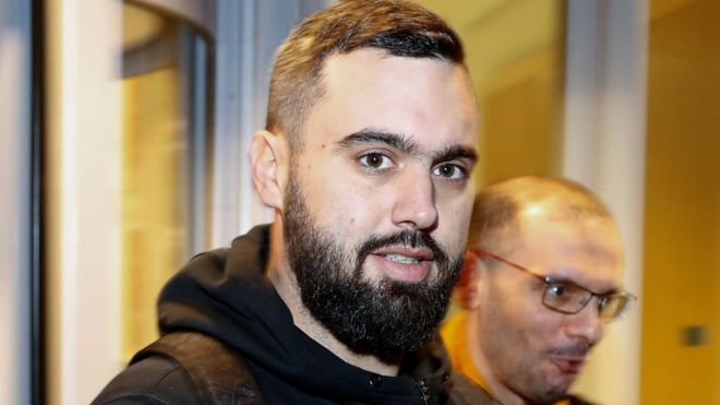 Francia, Eric Drouet, uno dei leader dei gilet gialli, annuncia una pausa per le proteste di piazza: “Sono esausto”