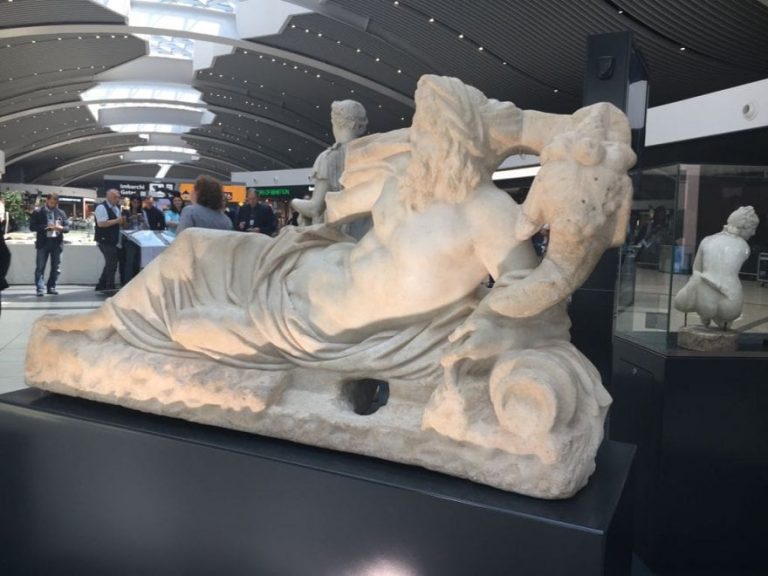 Aeroporti di Roma e il Parco Archeologico di Ostia Antica: percorso espositivo di sei opere di età romana al terminal 3 
