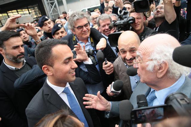 Di Maio conferma l’alleanza giallo-verde ma avverte Salvini: “Basta scortesie”