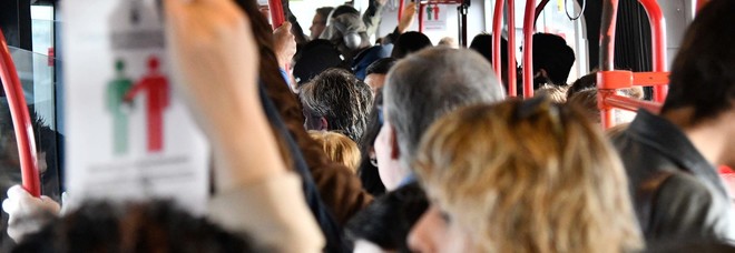 Verona, momenti di terrore su un bus quando un uomo dello Sri Lanka minaccia di far esplodere una bomba. E’ stato poi bloccato e arrestato dai carabinieri. Non aveva esplosivi nella borsa