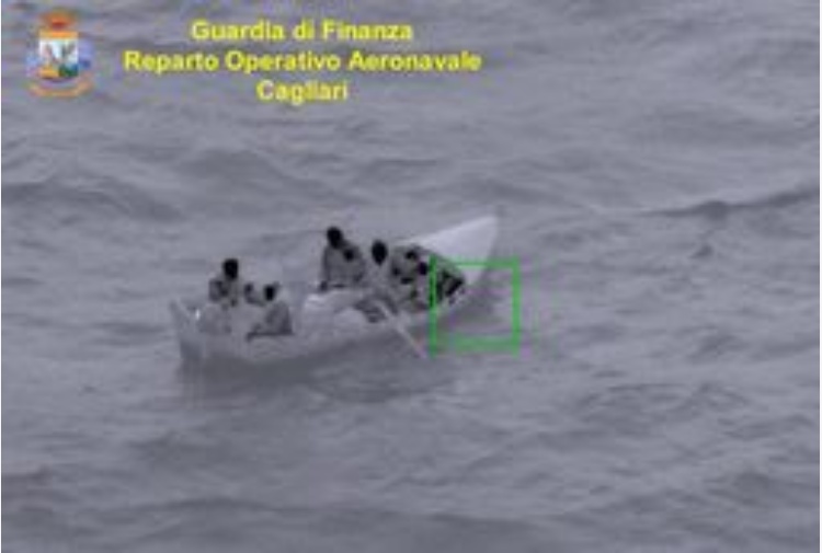 Sardegna, intercettata una barca con nove migranti sud di Capo Teulada