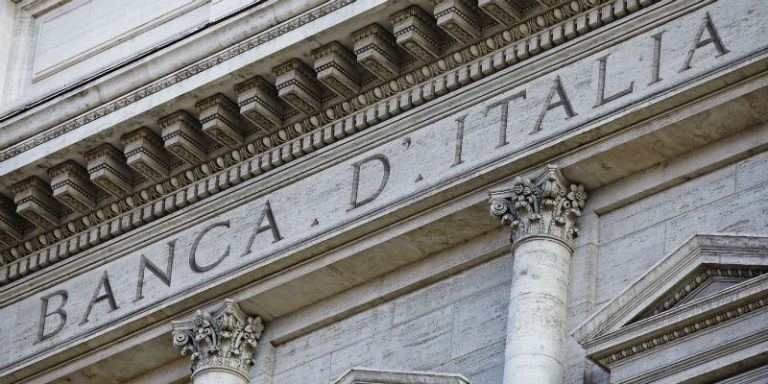 Aumenta il debito pubblico e anche la quota in pugno ad investitori stranieri