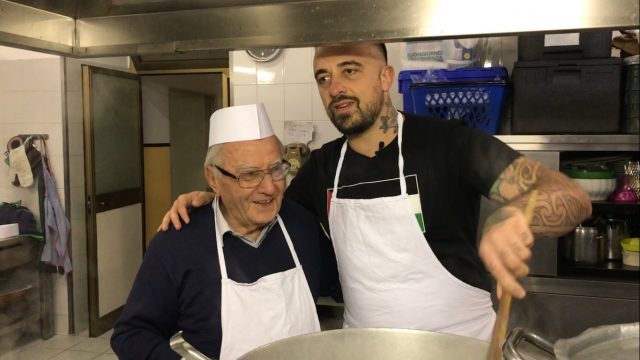 Chef Rubio incontra il cuoco dei poveri (90 anni): sfama 300 persone al giorno