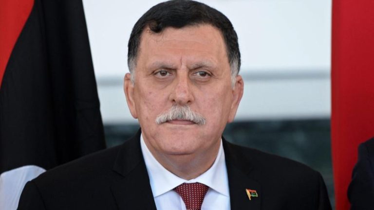 Guerra in Libia, il premier  al-Sarraj avverte: “Se la situazione peggiore potrebbero sbarcare in Italia quasi un milioni di migranti”