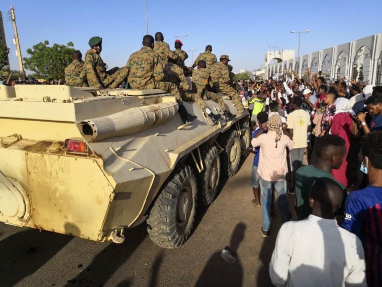Sudan, colpo di stato da parte dei militari: arrestato dai militari il presidente Bashir
