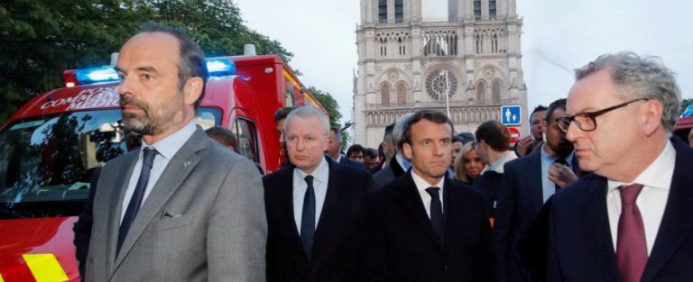 L’incendio di Notre Dame, il presidente Macron promette: “Sarà ricostruita in cinque anni”. Raccolti sinora oltre 700 milioni di euro