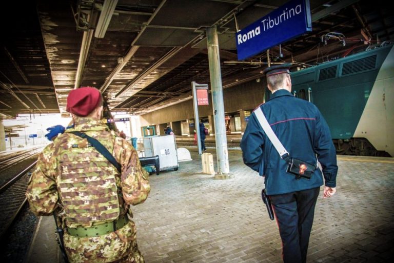 Droga, sequestrati alla stazione Tiburtina 5,8 chili di marijuana