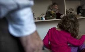 Genova, ecuadoriano di 43 anni in manette per abusi sessuali nei confronti della figlia