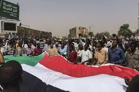 Sudan, i militari che hanno deposto al Bashir annunciano: ci sarà un governo civile di transizione per due anni