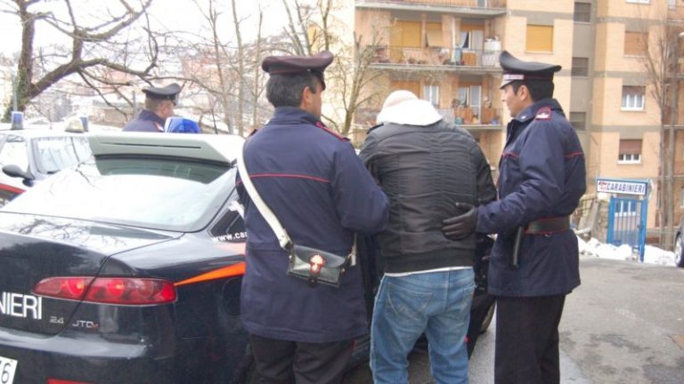 Bisceglie, spacciatore apre il fuoco contro i carabinieri che lo avevano fermato. Arrestato dopo un breve inseguimento