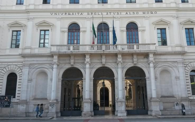 Bari, sesso per superare gli esami: la Procura ha chiesto il rinvio a giudizio di un docente universitario