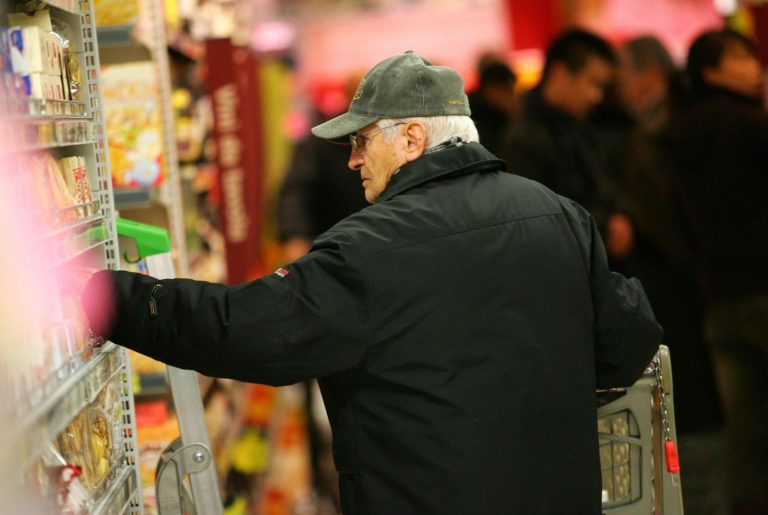 Famiglie sempre più povere, cala la disponibilità economica