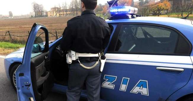 Scandicci (Firenze): aggredisce la fidanzata e un agente: arrestato un 41enne