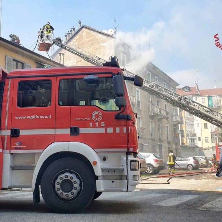 Torino, rogo in un appartamento: indagata una badante per la morte dell’anziana a causa delle fiamme