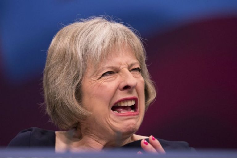 Brexit, i conservatori sono infuriati con Theresa May: “E’ un accordo marxista”