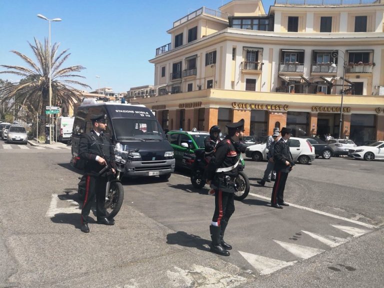 Litorale di Ostia, controlli a tappeto dei carabinieri. Arresti e denunce