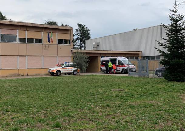 Busto Arsizio (Varese), bambino di 7 anni a scuola cade da cinque metri: ricoverato in codice giallo