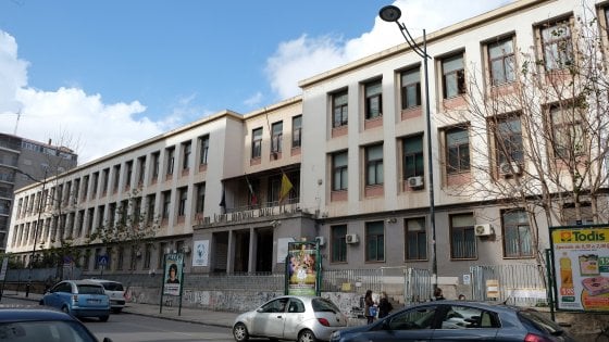 Palermo, professoressa delle medie sospesa per 15 giorni: i suoi allievi avevano paragonato Salvini a Mussolini