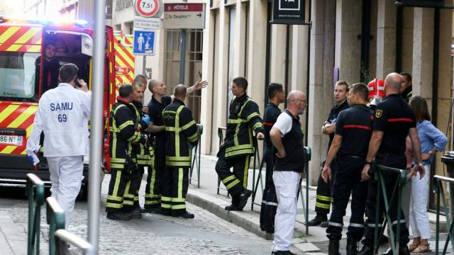 Francia, il ministro degli Interni annuncia l’arresto di un sospetto per l’attentato di Lione