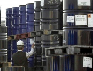 Crolla il prezzo del petrolio: 55 dollari al barile