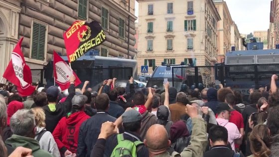 Genova, la procura apre un’inchiesta sui disordini in cui è stato aggredito anche un giornalista di “Repubblica”