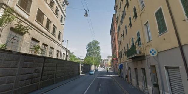 Genova, scooterista insegue un ladro: sbatte contro un blocco di cemento e perde la vita
