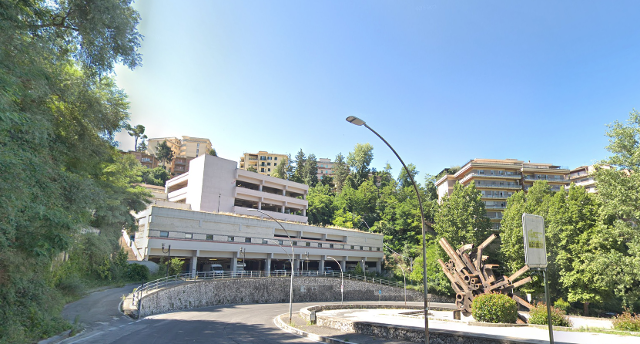 Frosinone, 19enne cade e muore da un parcheggio multipiano