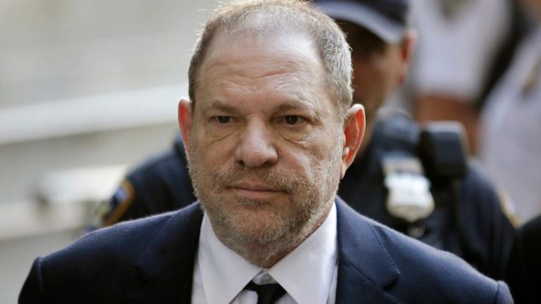 Usa, Harvey Weinstein patteggia un accordo da 44 milioni di dollari sulla vicenda degli abusi sessuali