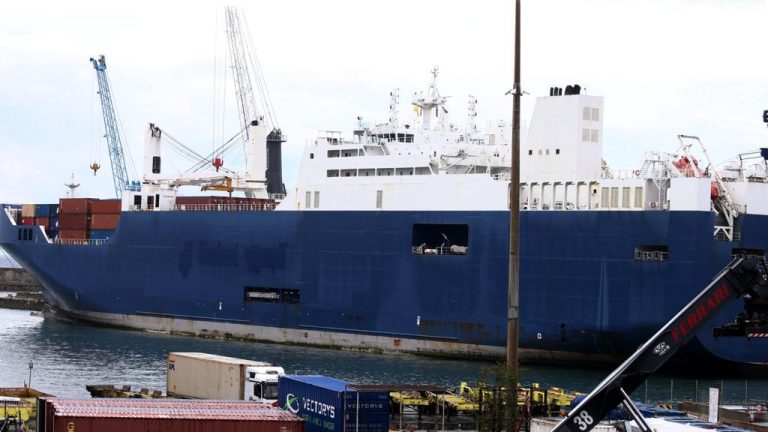 Genova, il cargo saudita con le armi per lo Yemen ha lasciato il porto del capoluogo ligure