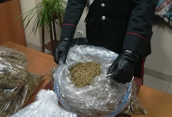 Roma, stazione Tiburtina: sequestrati 10 chili di marijuana, arrestato narcotrafficante