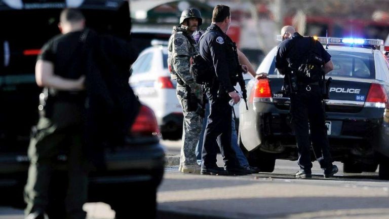 Denver: sparatoria in una scuola, ucciso uno studente di 18 anni, altri otto feriti