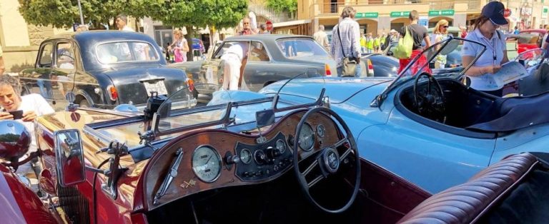 ‘La Dolce Vita’ nel centro storico: sabato in piazza Santa Maria arrivano le Auto d’Epoca