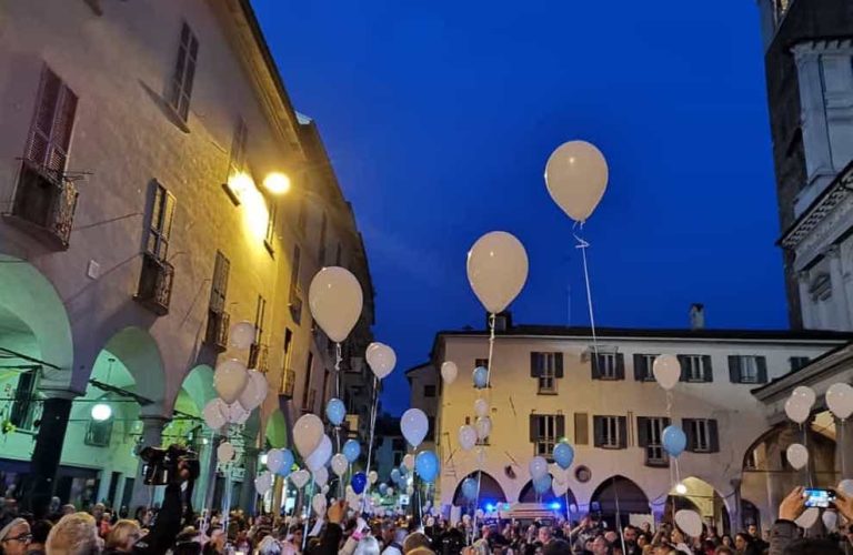 Novara, ultimo addio della città al piccolo Leonardo