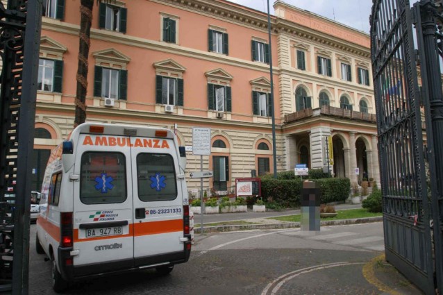 Ha ridotto in fin di vita un clocahrd, arrestata guardia giurata al Policlinico