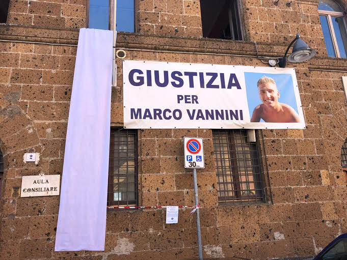 Cerveteri, un telo bianco dal Municipio per ricordare Marco Vannini a 4 anni dalla morte