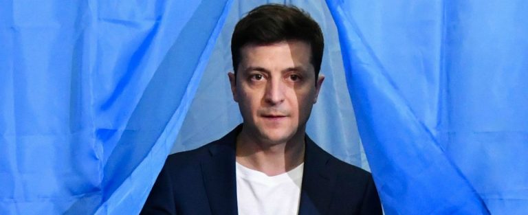 Ucraina, il presidente Vladimir Zelensky si insedierà il 20 maggio