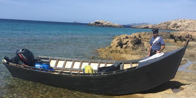 Sardegna, sbarcati nell’ex provincia di Carbonia 11 migranti algerini