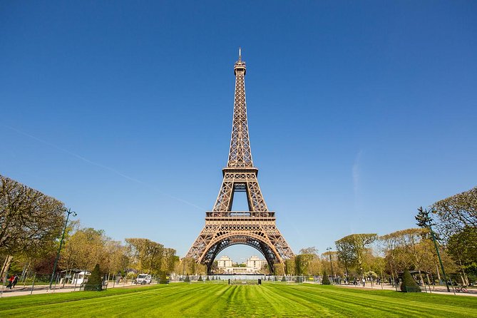 Parigi, la Torre Eiffel compie 130 anni: tre anni per il restyling da 40 milioni di euro